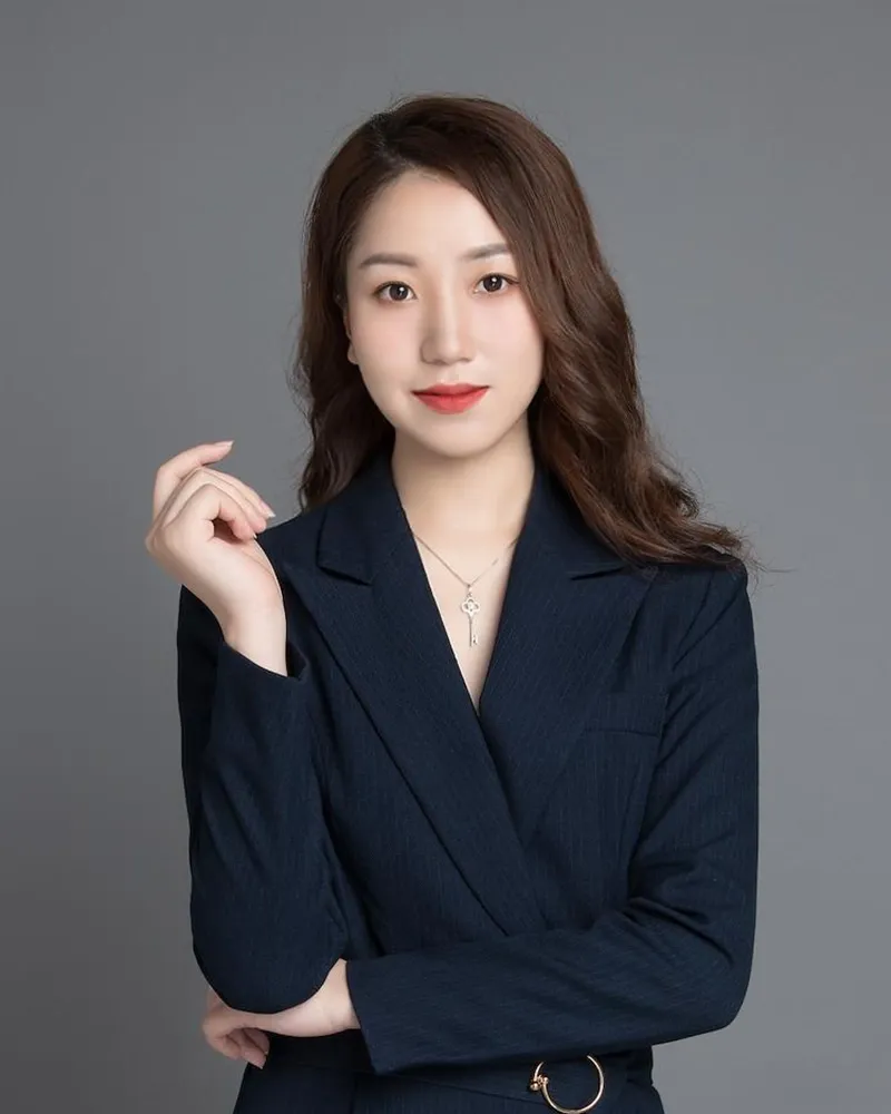 Partner Zhu Lihong portrait