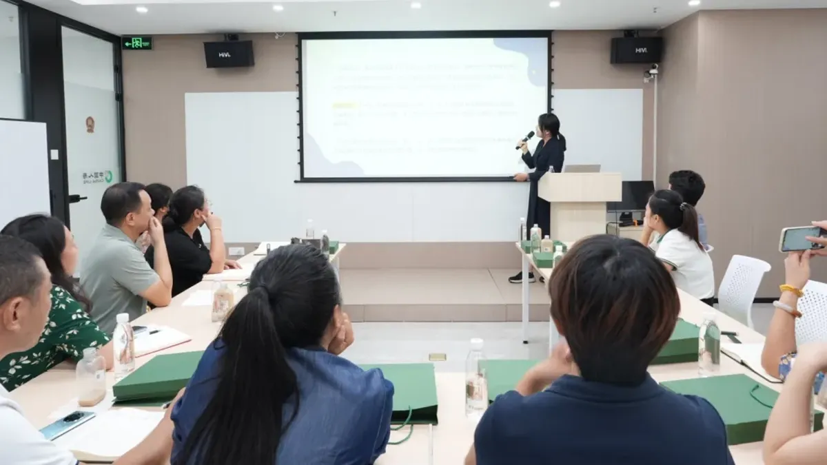 Liang Weiting Delivers Corporate Employment-risk Prevention Session